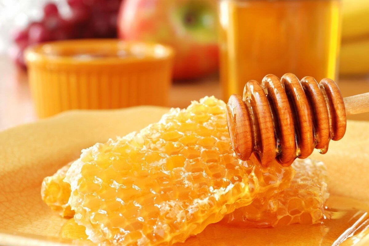 Свежий мёд в сотах